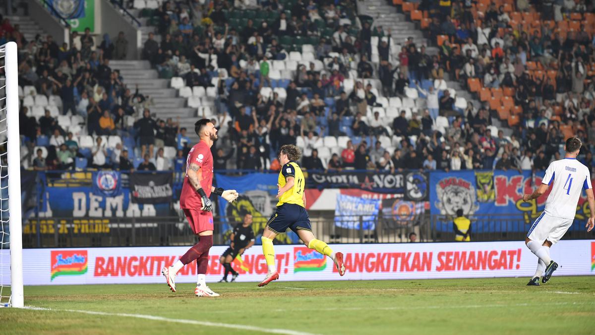 Diwarnai Cedera Ole Romeny, Oxford United Hajar Arema FC untuk Melaju ke Final Piala Presiden 2025
