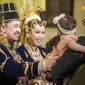 Putra bungsu Wakil Gubernur (Wagub) Daerah Istimewa Yogyakarta (DIY) sekaligus pemimpin Kadipaten Pakualaman KGPAA Paku Alam X, Bendoro Pangeran Haryo (BPH) Kusumo Kuntonugroho resmi menikahi Laily Annisa Kusumastuti pada 10 Januari 2024. (dok. Instagram @humasjogja/https://www.instagram.com/p/C1_lmoIvhvQ/)