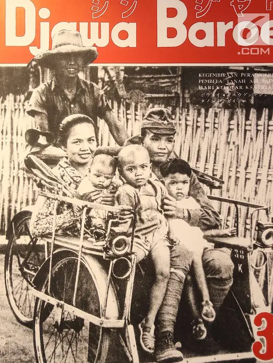 Karya poster dipajang dalam pameran bertajuk “Jagung Berbunga di Antara Bedil dan Sakura”, Jakarta, Rabu (15/8). Pameran menghadirkan foto, poster, buku, dan manuskrip masa pendudukan Jepang di Indonesia. (Liputan6.com/Immanuel Antonius)