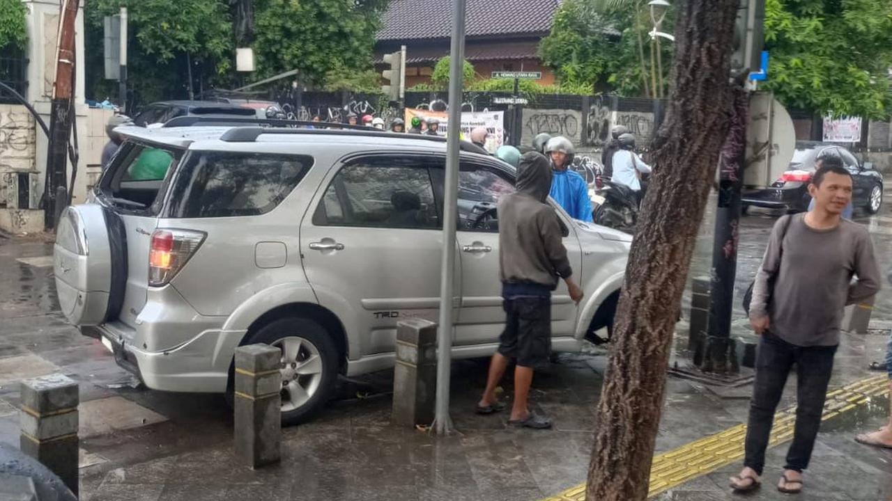Kronologi Bocah 9 Tahun Bawa Mobil hingga Tabrak Mobil dan Motor di Kemang