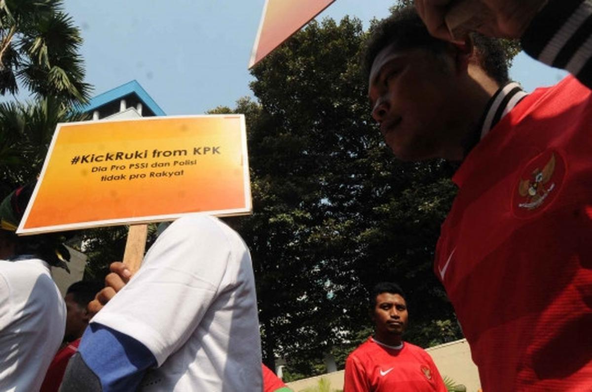 Aksi suporter tuntut KPK bongkar kasus korupsi PSSI