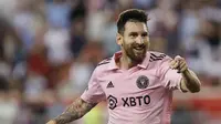 Bintang Inter Miami, Lionel Messi merayakan gol yang dicetaknya ke gawang New York Red Bull pada lanjutan MLS 2023 di Red Bull Arena, New York, Minggu (27/8/2023) pagi WIB. (AP Photo/Eduardo Munoz Alvarez)