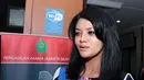 Farah Quinn menyambangi Pengadilan Agama Jakarta Selatan. Ketika ditanyakan keberadaannya kembali menyambangi pengadilan, ia berseloroh sambil tertawa ingin cerai lagi? (Deki Prayoga/Bintang.com)