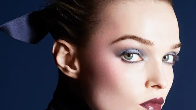 Chanel Holiday 2025 Makeup Memancarkan Pesona Kosmik dan Keanggunan Ikon Legendaris
