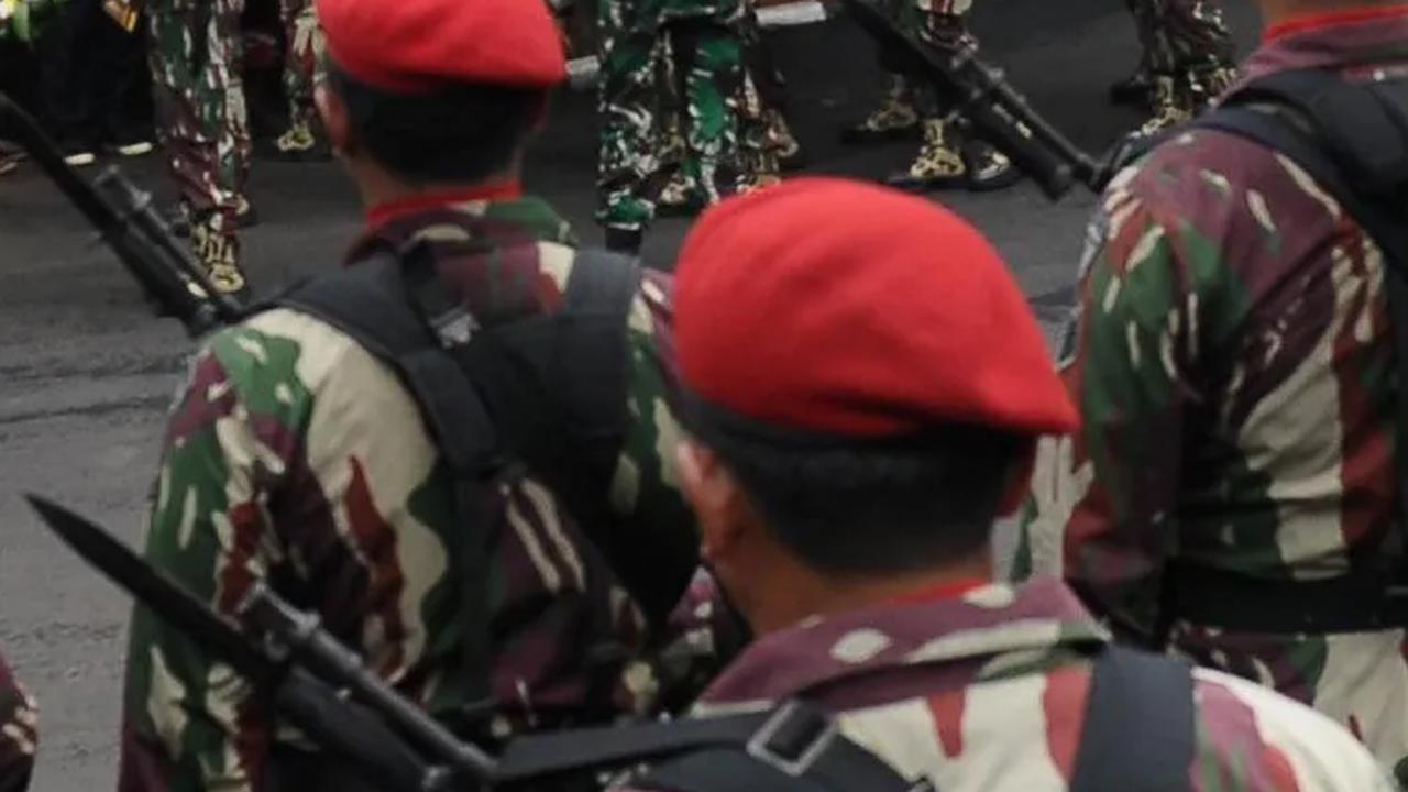 Prosesi persemayaman jenazah Letjen TNI Purn Doni Monardo dilakukan dengan upacara pelepasan jenazah secara militer.