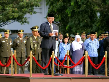 Upacara peringatan HUT RI ke-69 dipimpin Menteri Pertahanan Purnomo Yusgiantoro, Jakarta, Minggu (17/8/14). (Liputan6.com/Faisal R Syam)