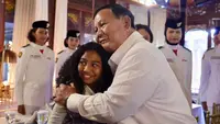 Momen Hangat Prabowo Bertemu Petugas HUT RI, Titip Pesan soal Pengabdian