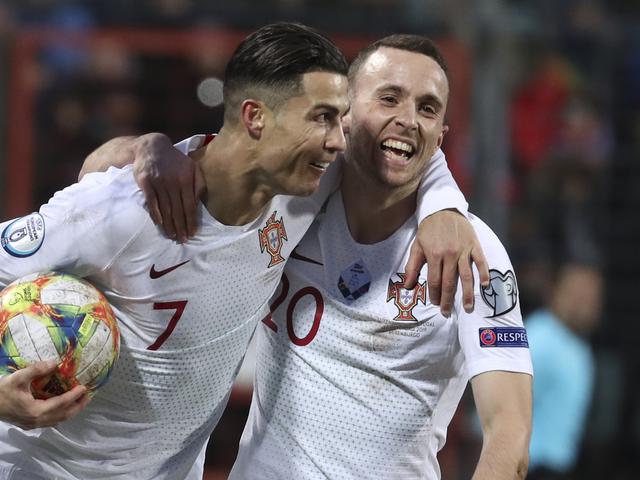 Timnas Portugal Amankan Tiket Piala Eropa 2020 Cristiano Ronaldo Dekati 100 Gol Bola Liputan6 Com