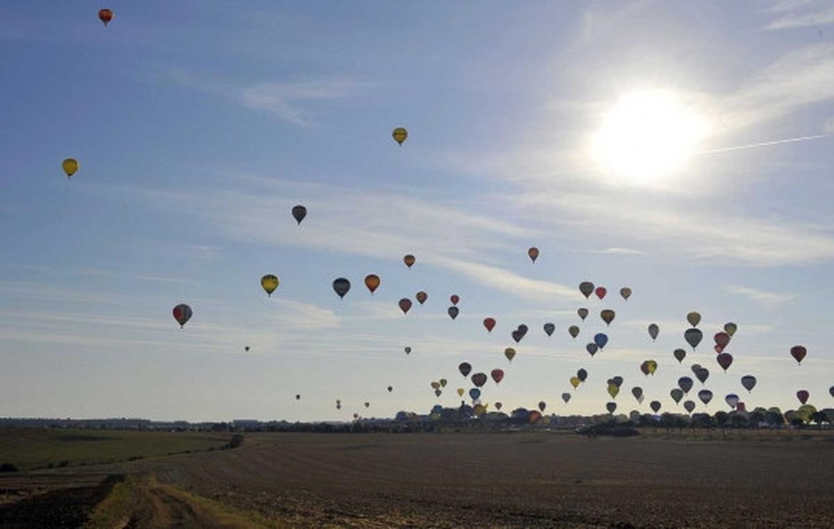 Festival balon udara hiasi langit Prancis