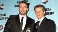 Diejek, Matt Damon Kirim Foto Bokong untuk Ben Affleck