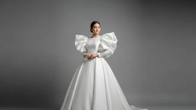 Ball Gown Long Dress dengan Lengan Ruffle Dramatis