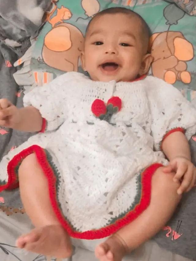 Berusia 6 Bulan, Ini 6 Potret Buah Hati Adzana Bing Slamet dan Rizky Alatas