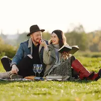 Bingung mencari ide kencan yang pas untuk budget kamu yang serba pas-pasan? Yuk, coba 5 ide kencan ini!