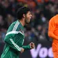 Carlos Vela berteriak kencang usai cetak gol (EMMANUEL DUNAND / AFP)