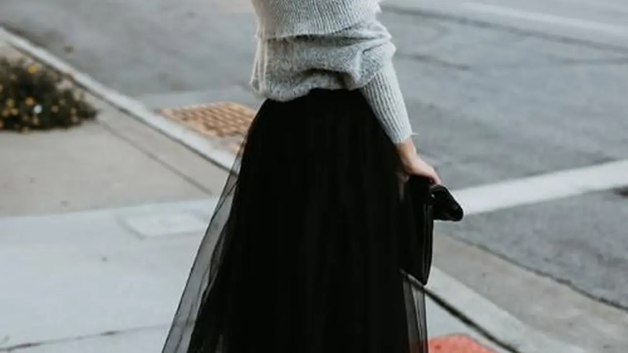 Rok Tutu dan Sweater