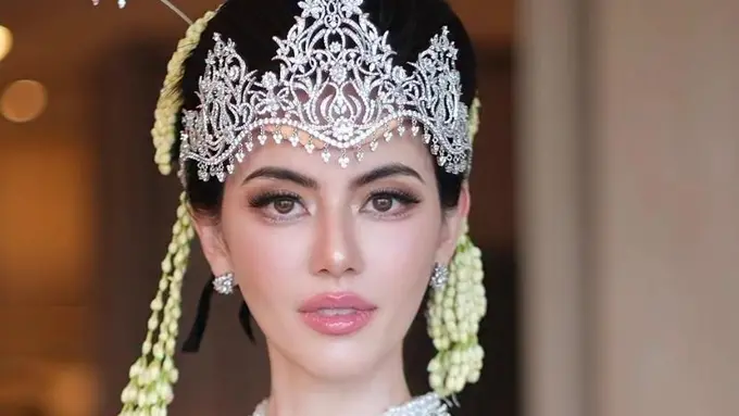 Pesona Davika Hoorne Dipulas Makeup Flawless, Tampil Bak Pengantin Lokal dengan Kebaya dan Siger Sunda