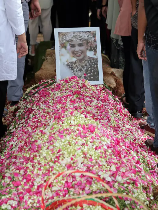 Pemakaman Mantu Hatta Rajasa