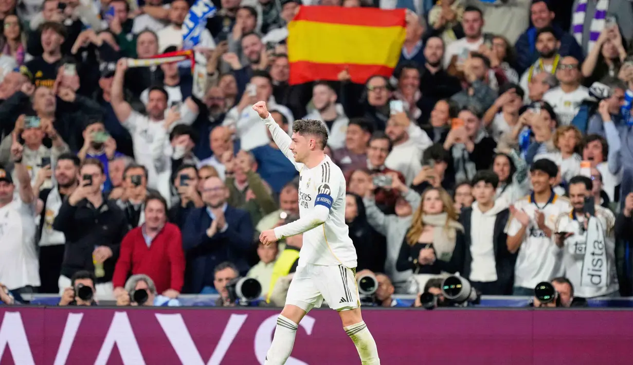 Tiga gol Federico Valverde di babak pertama mengantar Los Blancos selangkah lebih dekat lolos ke perempat final Liga Champions 2025/2026. Tampak dalam foto, pemain Real Madrid, Federico Valverde, merayakan golnya pada pertandingan leg pertama babak 16 besar Liga Champions 2025/2026 melawan Manchester City di stadion Santiago Bernabeu, Rabu 11 Maret 2026 waktu setempat atau Kamis 12 Maret 2026 dini hari WIB. (AP Photo/Jose Breton)