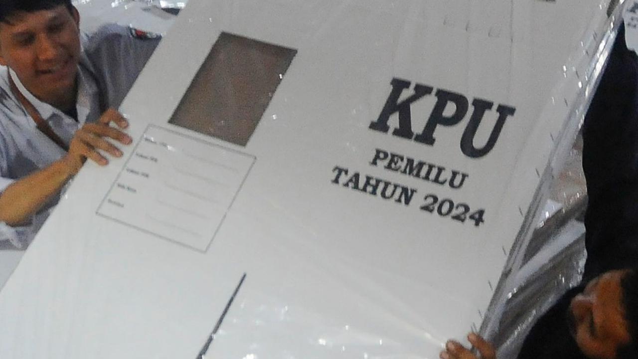 KPU saat ini sudah mendistribusikan  4 juta kotak suara untuk tempat pemungutan suara (TPS) di seluruh Indonesia jelang Pemilu 2024.