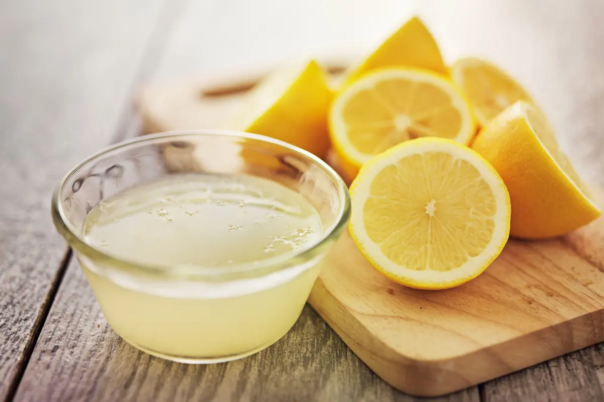 ilustrasi manfaat lemon/Joshua Resnick/shutterstock