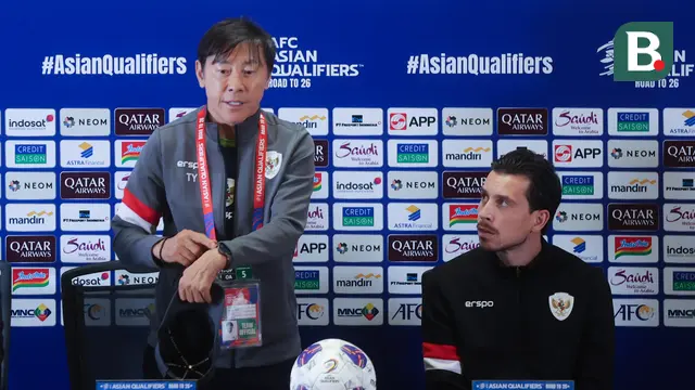 Foto: Beda Ekspresi Shin Tae-yong dan Thom Haye saat Jumpa Pers Timnas Indonesia Jelang Menghadapi Arab Saudi