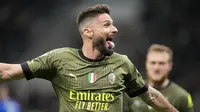 Pemain AC Milan Olivier Giroud merayakan setelah mencetak gol ke gawang Empoli yang kemudian dibatalkan setelah pemeriksaan VAR pada pertandingan sepak bola Serie A Liga Italia di Stadion San Siro, Milan, Italia, Jumat (7/4/2023). AC Milan gagal meraih kemenangan atas Empoli. (AP Photo/Luca Bruno)