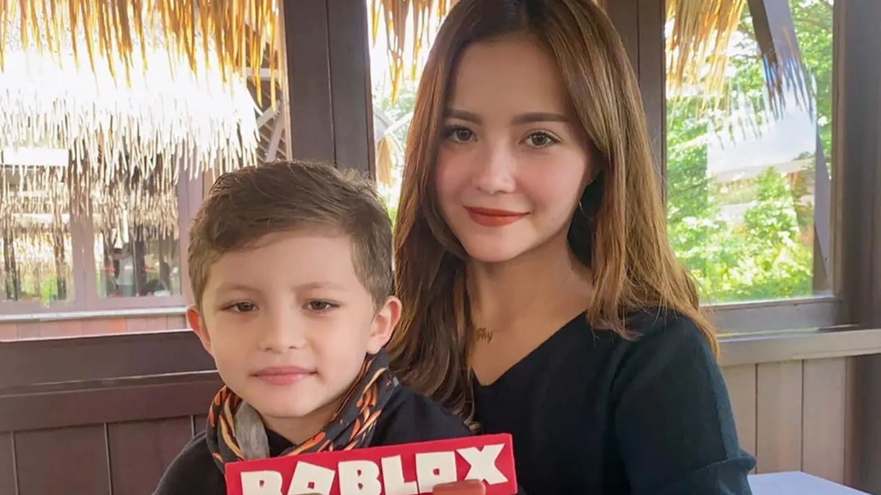 Sering Berperan Pelakor di 'Suara Hati Istri', Ini 6 Potret Voke Victoria dan Buah Hati