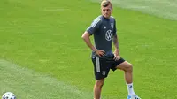 Toni Kroos bakal jadi pemimpin di squad Jerman sebagai pemain senior di Euro 2020 / 2021 (Christof Stache/AFP)