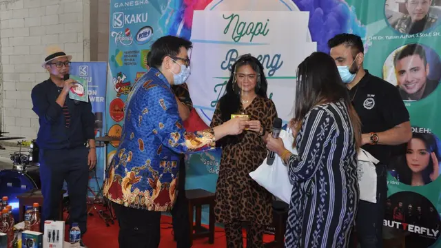 'Ngopi Bareng Jurnalis' #EdisiNovember dari satunusantaranews.co.id yang bertemakan "Langkah Solutif Dunia Usaha Di Tengah Pandemi Covid 19"