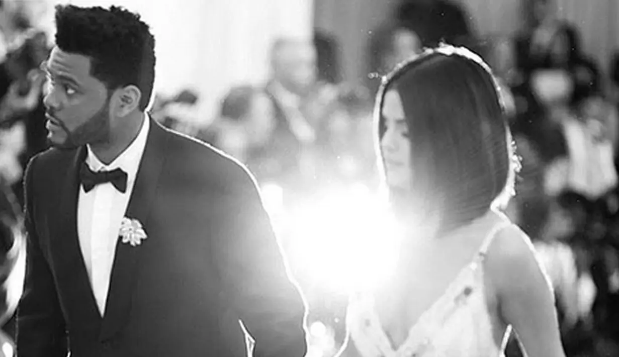 Beberapa waktu belakangan ini Selena Gomez dan The Weeknd hampir tak terlihat bersama di depan umum. Bukan karena adanya masalah di antara mereka, melainkan kesibukan keduanya dalam berkarier. (Instagram/Selenagomez)