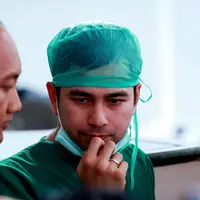 Sang istri, Nagita Slavina, melahirkan buah hati pertama mereka tepat tanggal 15 Agustus 2015 pada pukul 08.45 WIB. Kondisi ibu dan anak pun sehat. (Wimbarsana/Bintang.com)