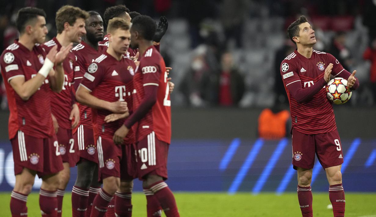 Kemenangan 7-1 ini membuat Bayern Munchen lolos ke babak perempatfinal Liga Champions 2021/2022 dengan agregat 8-2. (AP/Matthias Schrader)