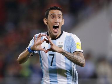 Pemain Argentina, Angel Di Maria merayakan golnya ke gawang Cile pada laga kualifikasi Piala Dunia 2018 zona CONMEBOL di Stadio Nacional Julio Martinez Pradanos, Santiago, Jumat (25/3/2016) pagi WIB.  (REUTERS/Rodrigo Garrido)