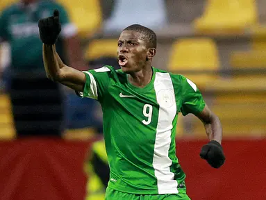 Pemain Nigeria, Victor Osimhen melakukan selebrasi setelah mencetak gol ke gawang Mali pada laga final Piala Dunia U-17 2015 di Sausalito Stadium, Vina del Mar, Chile, 8 November 2015. (AFP/Photosport/Marcelo Hernandez)