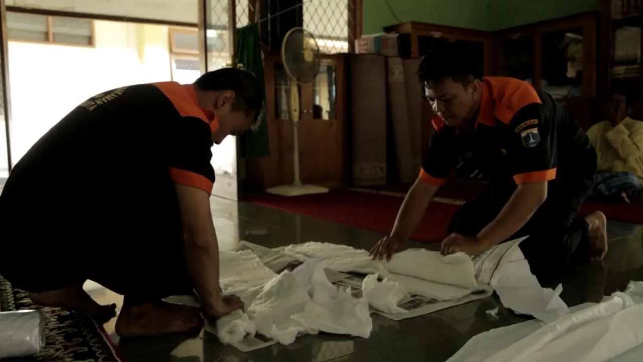Persiapan Mengafani Jenazah