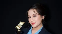 Senyum Adhisty Zara Raih Piala Penghargaan di Festival Film Bandung 2026