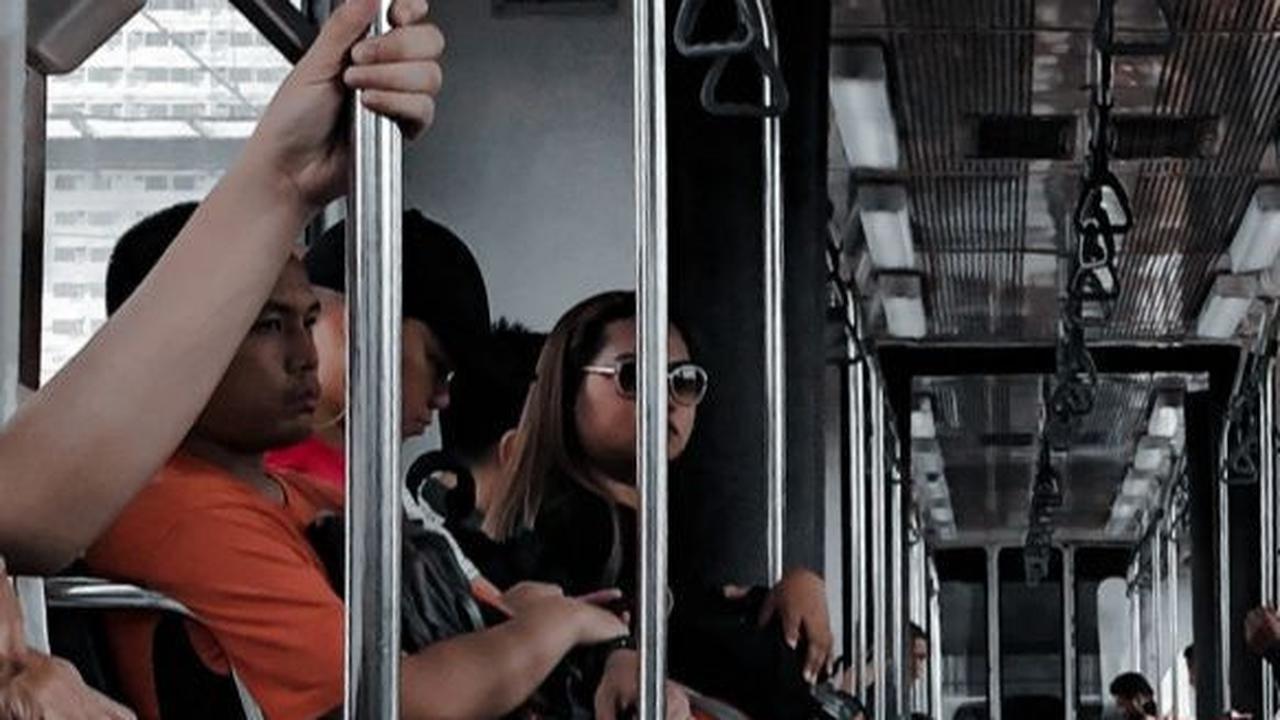 Selama Bulan Puasa Penumpang Boleh Makan dan Minum di Gerbong KRL, Begini Aturannya
