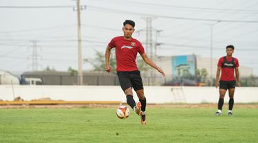 Gelandang Timnas Indonesia U-22, Marselino Ferdinan, berlatih di Kamboja untuk SEA Games 2023.