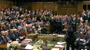 Potongan video terlihat suasana pemungutan pemerintah Inggris pada aksi militer terhadap Negara Islam (IS) Suriah di London (2/11). Keputusan diambil melalui pemungutan suara  dengan perolehan 397 mendukung dan 223 suara menentang. (AFP PHOTO/PRU)
