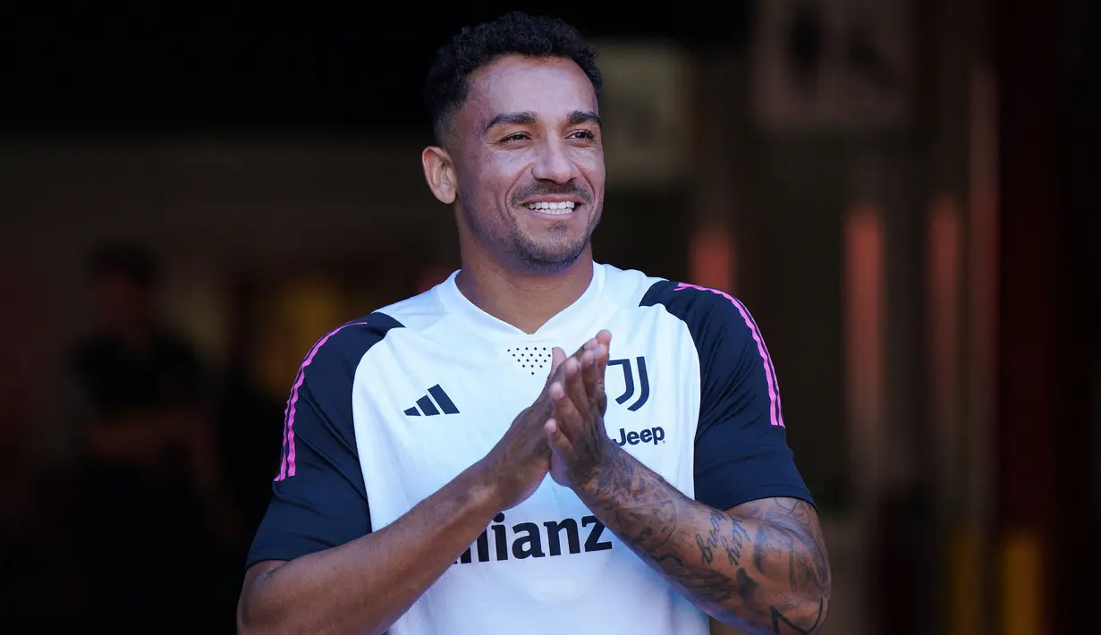 Bek tengah asal Brasil, Danilo menjadi pemain tertua keempat dalam skuad Juventus pada musim 2023/2024. Pemain yang didatangkan dari Manchester City pada awal musim 2019/2020 saat ini telah berusia 32 tahun. Senioritasnya menjadikannya dipercaya mengemban kapten tim Juventus sejak awal musim 2023/2024 menggantikan Leonardo Bonucci yang pergi secara gratis ke Union Berlin. Hingga kini ia telah tampil dalam 170 laga bersmaa Juventus di semua ajang kompetisi dengan torehan 9 gol dan 10 assist. (AFP/Getty Images/Loren Elliott)
