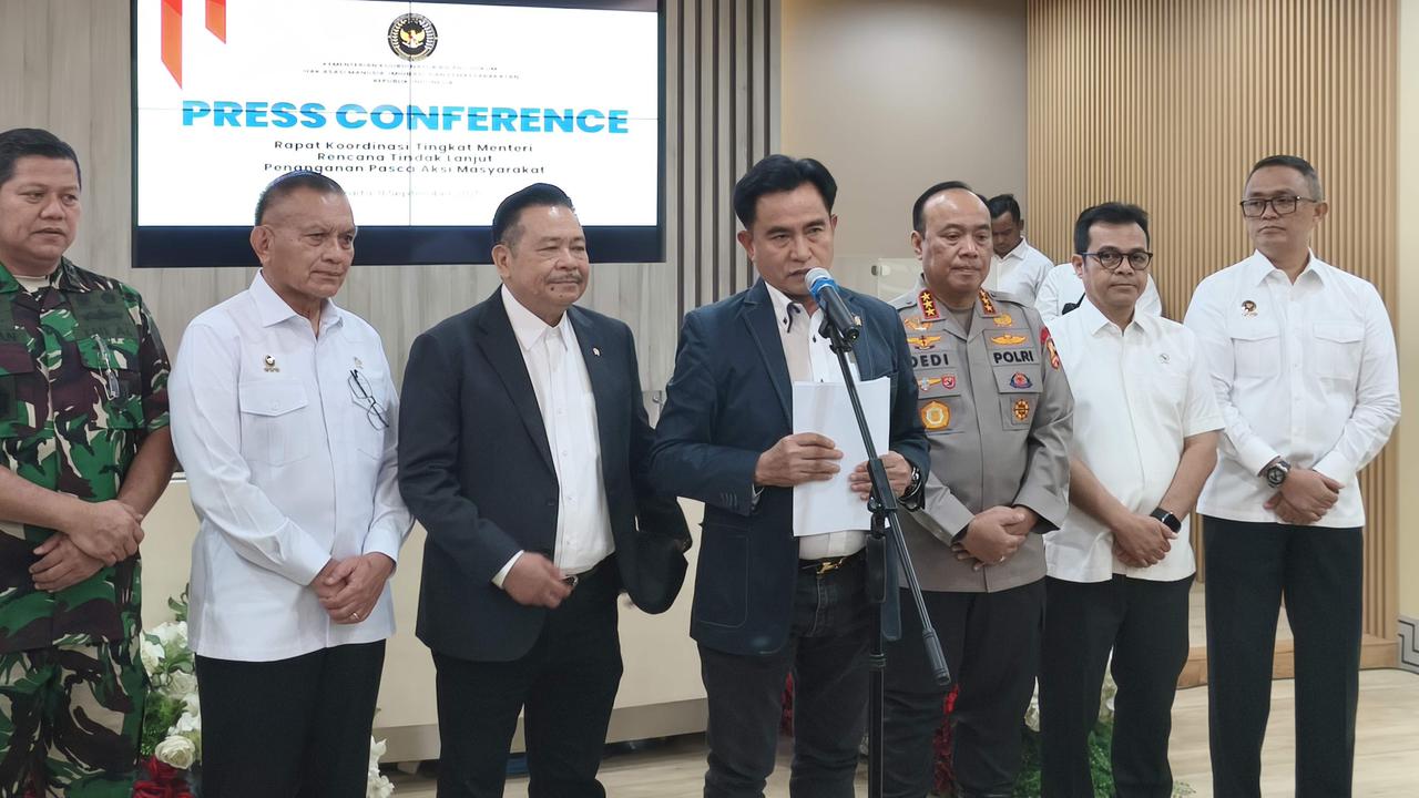 Tegas, Menko Yusril Pastikan Kompol Cosmas dan Bripka Rohmad Brimob Pelindas Affan Kurniawan Dihukum Pidana