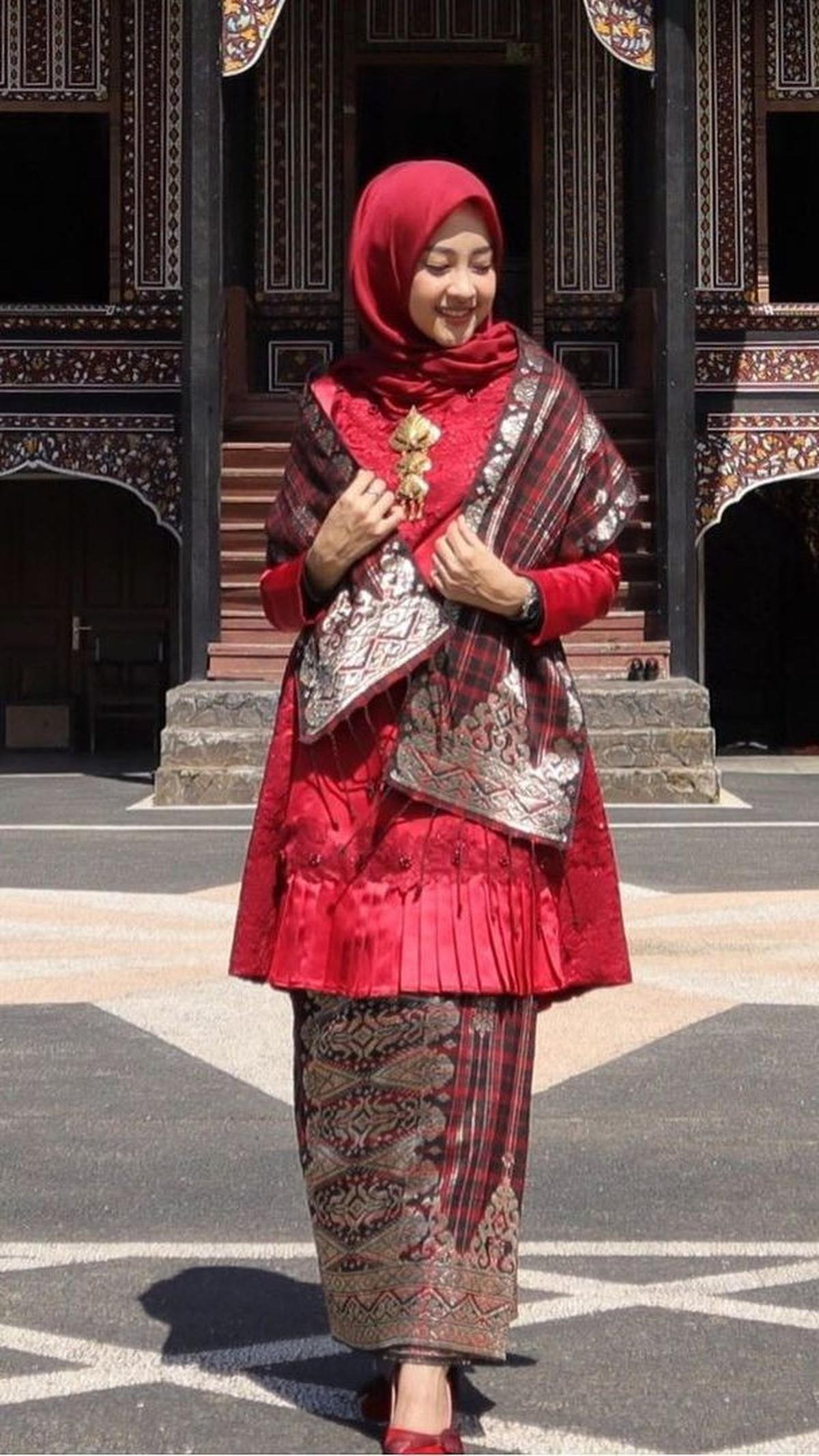 <b>Sejarah Baju Kurung</b>