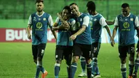 Pemain Barito Putera rileks saat unggul di babak pertama dari Perseru di Stadion Gajayana, Malang, Kamis (17/5/2018). (Bola.com/Iwan Setiawan)