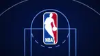 Aksi Blake Griffin melakukan dunk dengan satu tangan di depan center LA Lakers, Julius Randle.