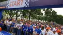 Ribuan perserta bersiap mengikuti fun walk dalam BRI Family Festival (BRIFFEST) 2018 di JCC, Jakarta, Minggu (16/12). BRIFFEST 2018 diikuti oleh 65 ribu peserta. (Liputan6.com/Pool/Humas BRI)