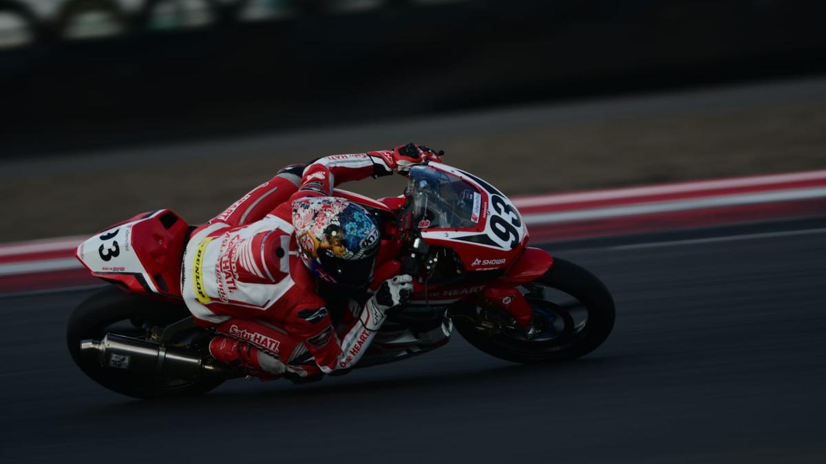 Arbi Aditama Juara Race ARRC Mandalika 2025: Kibarkan Merah Putih di Sirkuit Mandalika