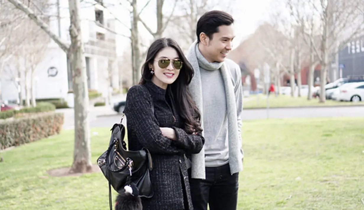 Disela-sela kesibukannya, sang suami mengajak bintang sinetron Cinta Indah itu liburan ke Australia jelang proses melahirkan. Beberapa potret babymoon atau liburan jelang melahirkan dibagikan dalam akun instagramnya. (Instagram/sandradewi88)