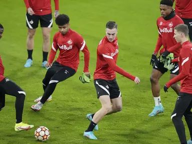 Bayern Munchen akan menjamu Salzburg pada leg kedua babak 16 besar Liga Champions 2021/2022 di Allianz Arena, Rabu, (9/3/2022). (AP/Matthias Schrader)