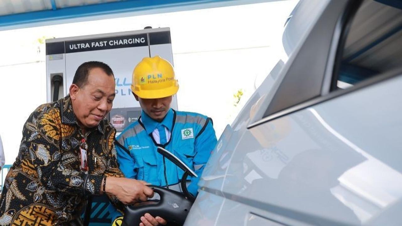 PLN Resmikan SPKLU Center Pertama di Jatim, Perkuat Ekosistem Kendaraan Listrik