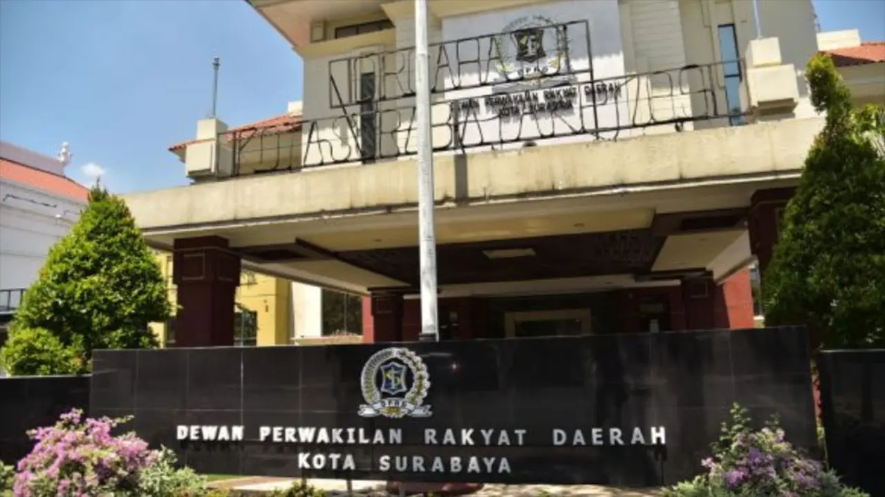 Gedung DPRD Surabaya. (Istimewa)